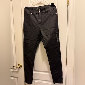 City Chic beautiful starchy pants with gorgeous designs can fit perfectly